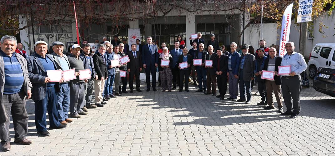 Tavas’ta Zeytin Seferberliği: "Tarla Okulu" Mezunlarını Verdi, Hedef Markalaşma